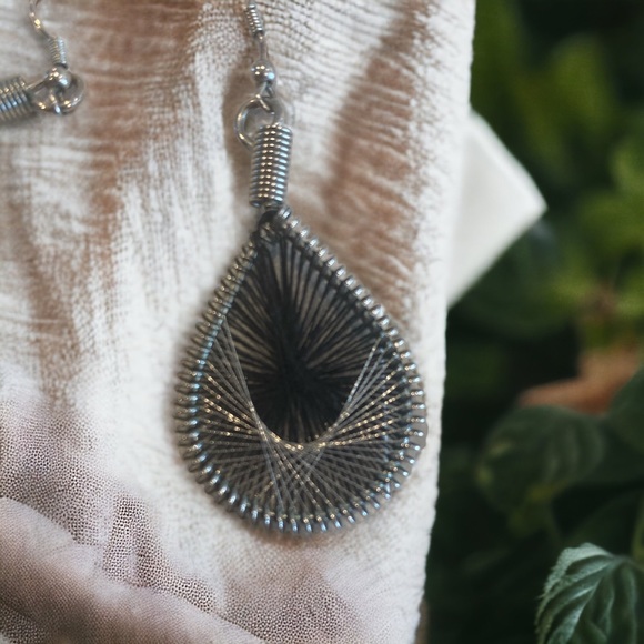 🍀NWT Black Dream Catcher Silk Thread Earrings Peruvian Alpaca Silver - Picture 2 of 3